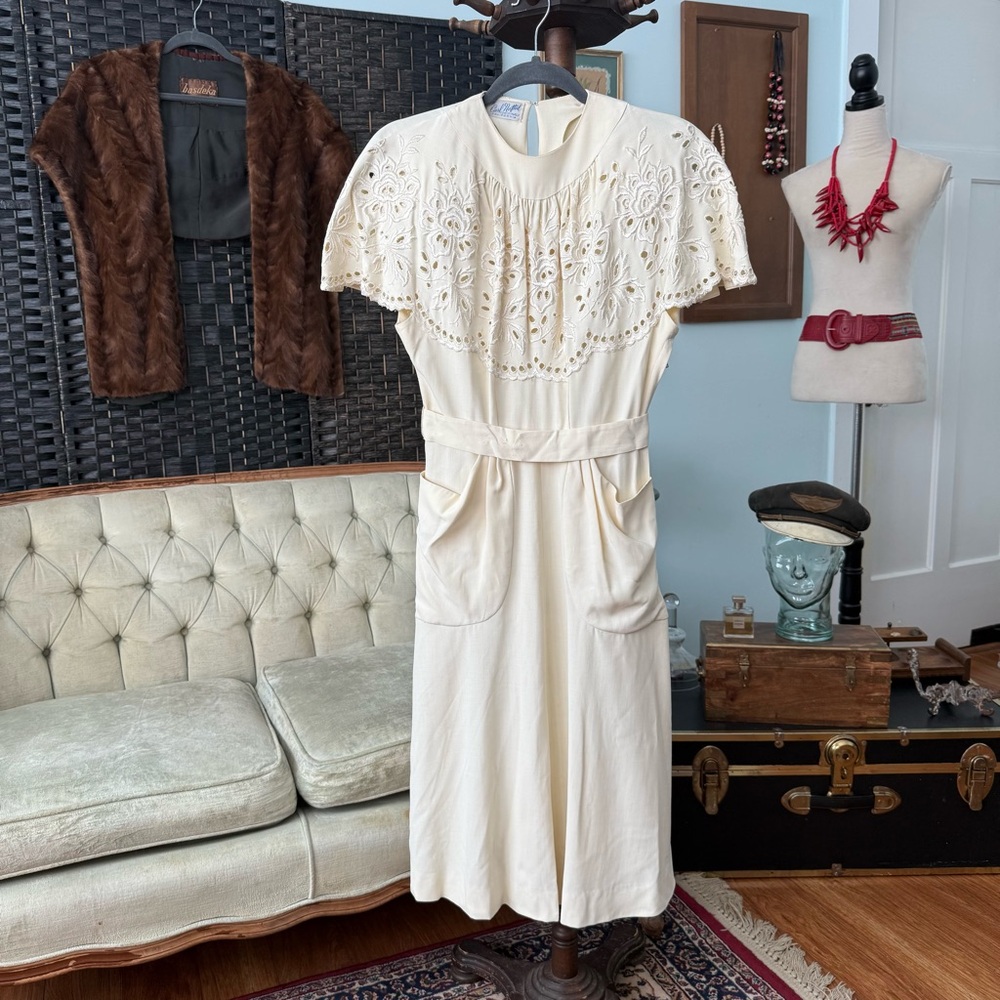 🤍 Vintage Carl Naftal California Cream Eyelet Dress Detachable Belt 1970s XS